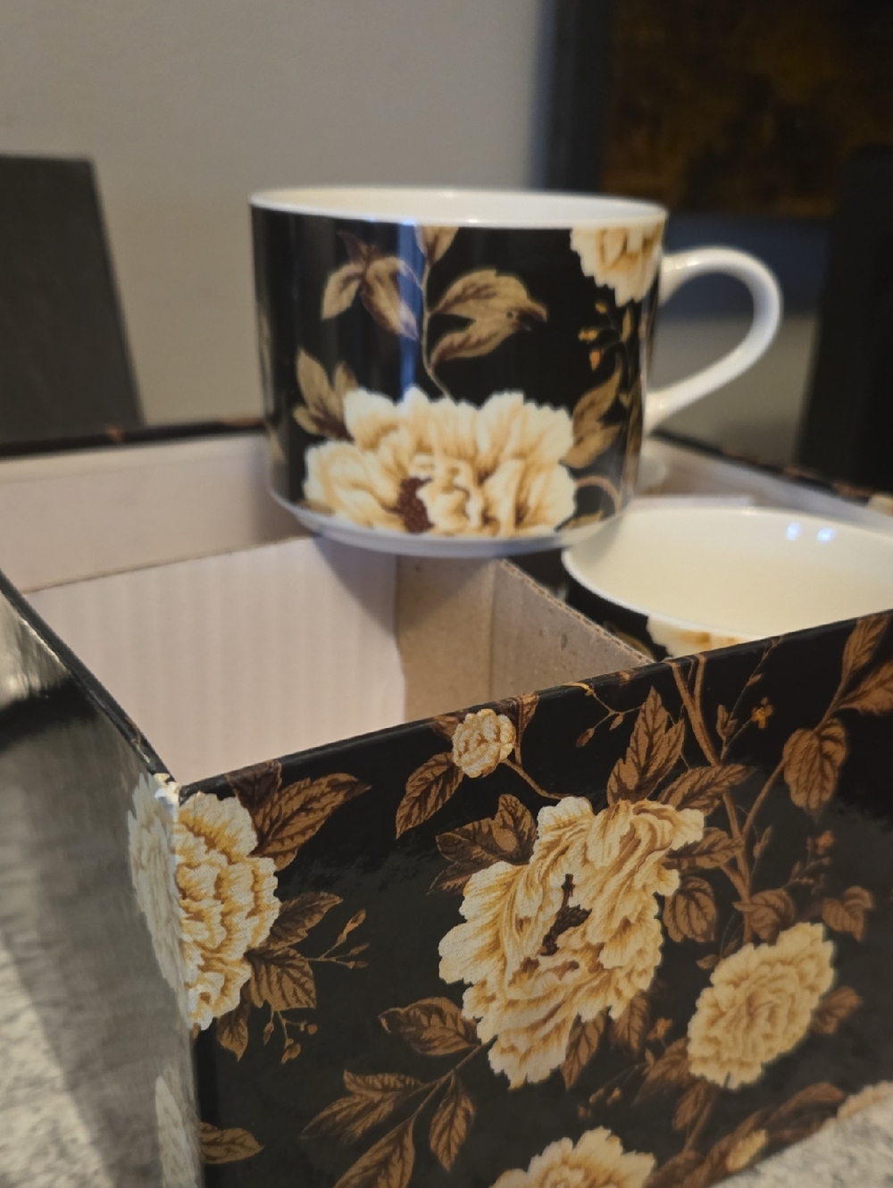 Queen Sanderson Black and Cream Floral cup Set
